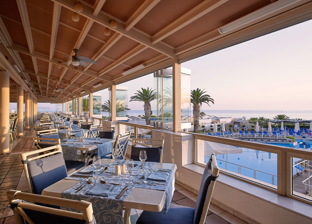 restaurant pool